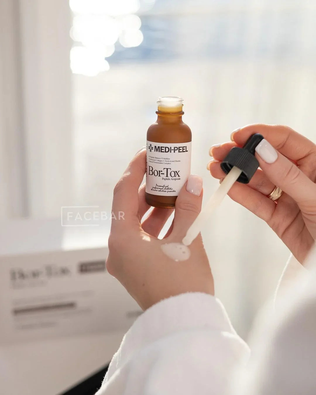 Мультипептидна сироватка проти зморшок із ефектом ботоксу MEDIPEEL Bor-Tox Peptide Ampoule, 30 мл
